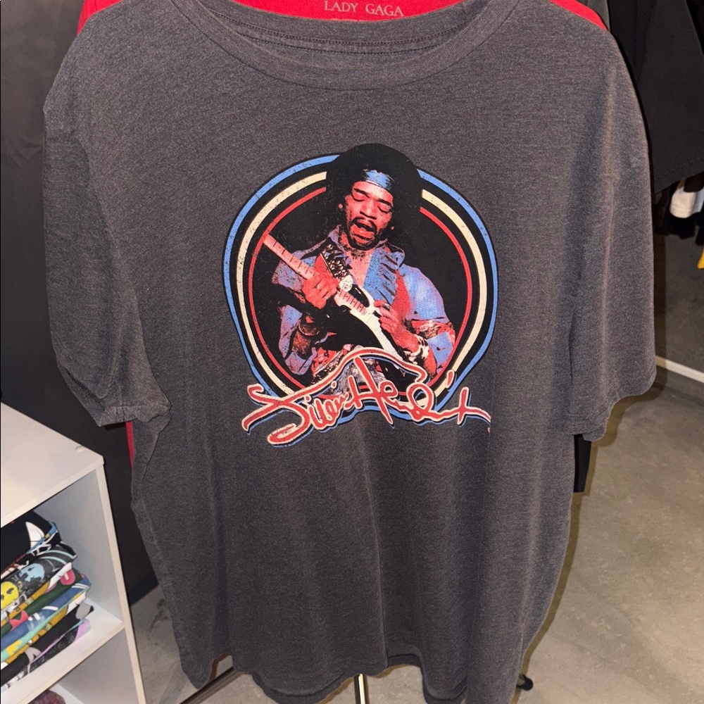 Jimi Hendrix Graphic Tee ☮️ - Picture 5 of 5